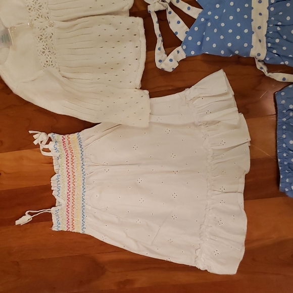 FREE SHIPPING OVER $30 Bundle of 3 dresses and a Sweater - Great deal! - Picture 4 of 5